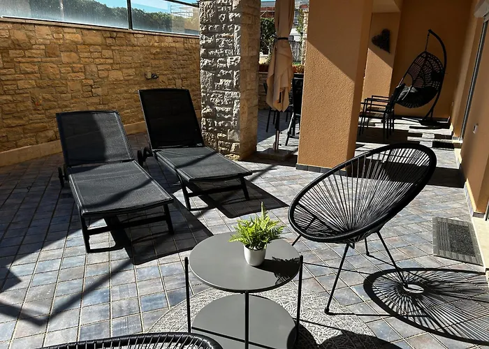 Strandnahes Posesi Mit Pool Nur 200m!