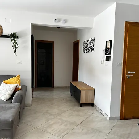 Strandnahes Posesi Mit Pool Nur 200m! Медулин