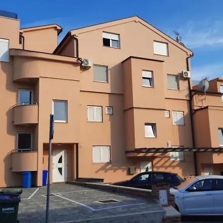 Apartment Posesi Mit Pool Und Strandnah