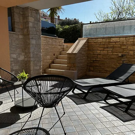 Posesi Mit Pool Und Strandnah Apartment Medulin