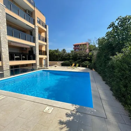 Posesi Mit Pool Und Strandnah *
