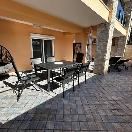 Strandnahes Posesi Mit Pool Nur 200m! Apartment Medulin